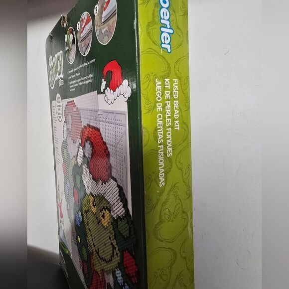 Gigant Perler Grinch & Wreath Fused Bead 4000 pc Kit, New - Picture 8 of 10